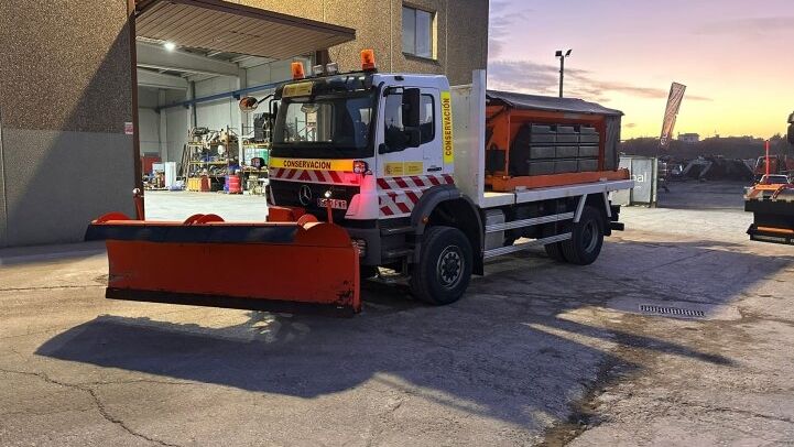 MERCEDES-BENZ  AXOR 1829 4X4***QUITANIEVES***