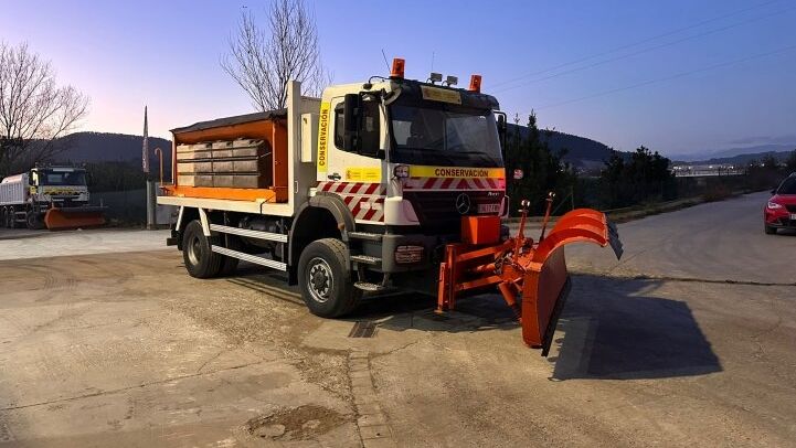 MERCEDES-BENZ  AXOR 1829 4X4***SNOWPLOUGH***