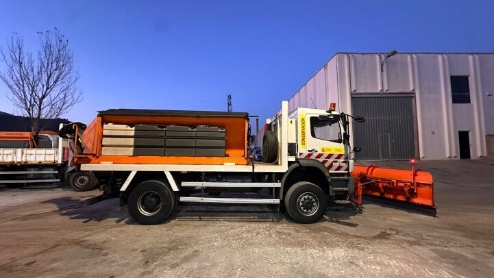 MERCEDES-BENZ  AXOR 1829 4X4***SNOWPLOUGH***