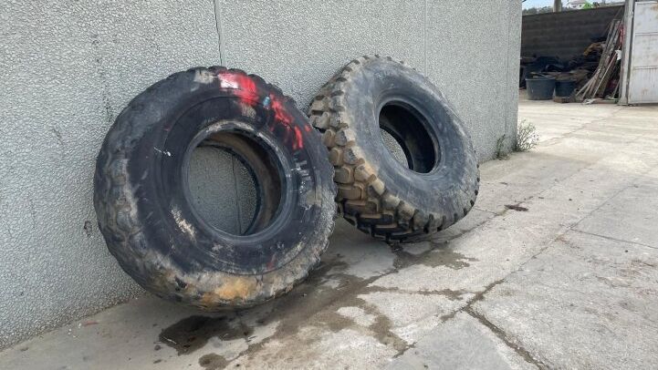 - 20.5R25 TIRE