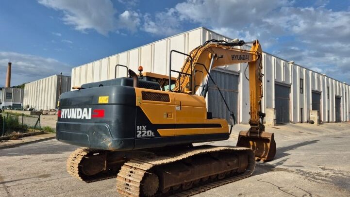 HYUNDAI  HX220L