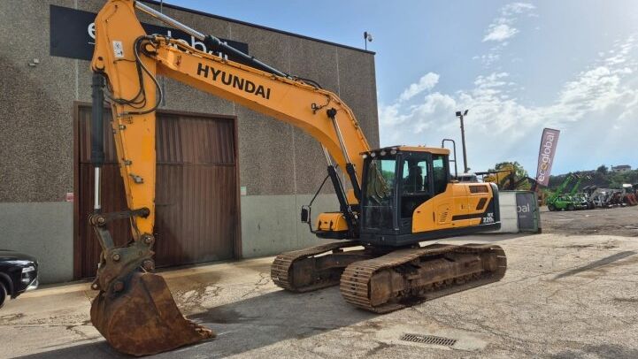 HYUNDAI  HX220L
