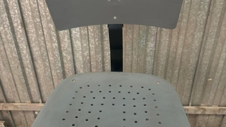 - LOT OF DESK STOOLS