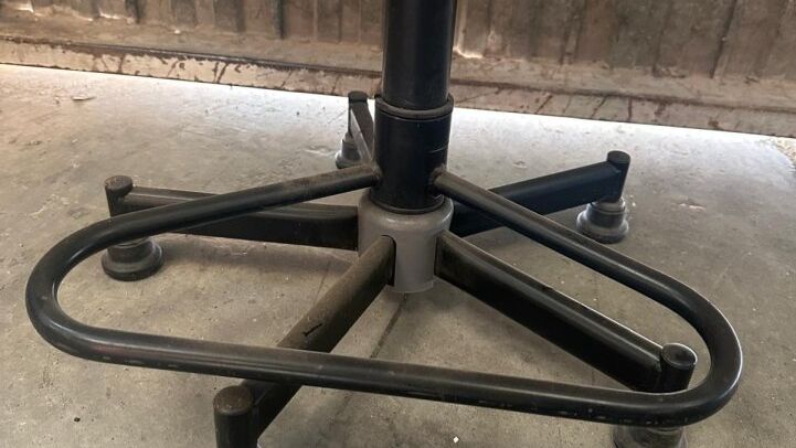 - LOT OF DESK STOOLS