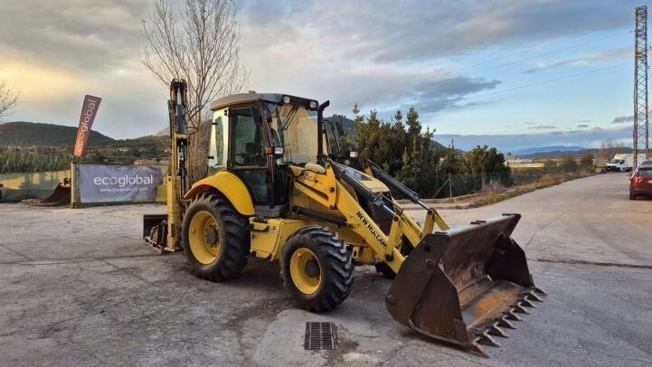 NEW HOLLAND LB110B TC