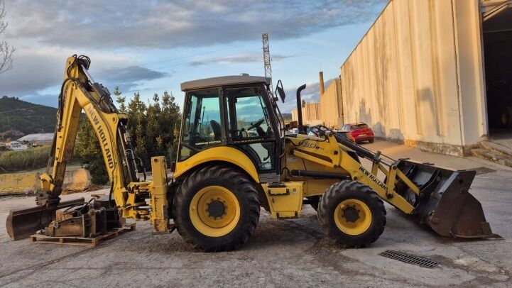 NEW HOLLAND LB110B TC