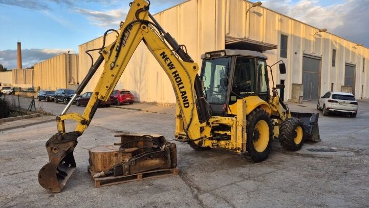 NEW HOLLAND LB110B TC