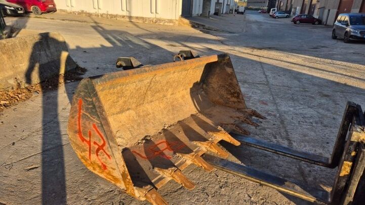 - CAÇ PALA CARREGADORA VOLVO