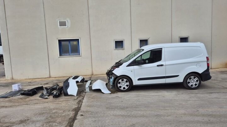 FORD  TRANSIT COURIER