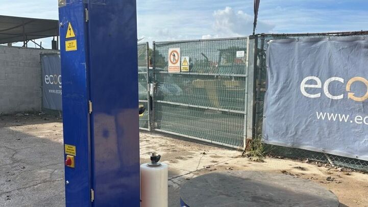 - HALBAUTOMATISCHE UMREIFUNGSMASCHINE FÜR EUROPALETTEN