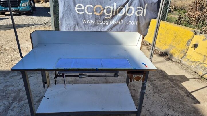 - INDUSTRIAL WORK TABLE