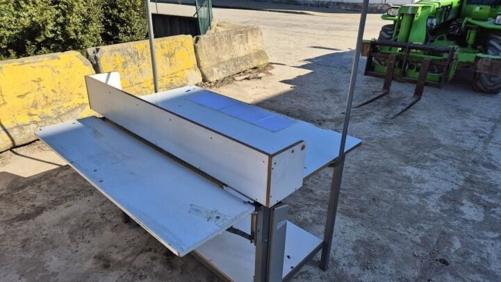 - INDUSTRIAL WORK TABLE