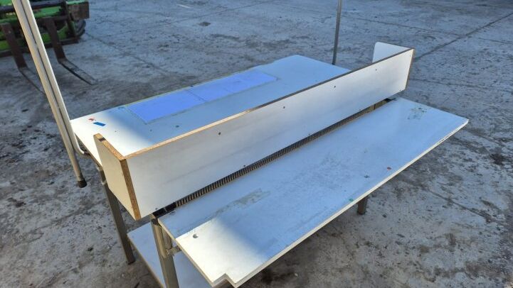 - INDUSTRIAL WORK TABLE