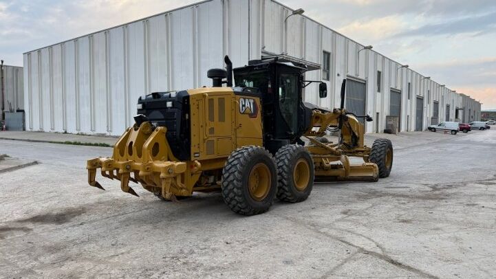 CATERPILLAR  140 AWD ***IMPECCABLE***
