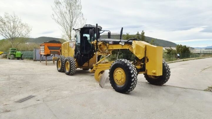 CATERPILLAR  140 AWD ***IMPECCABLE***