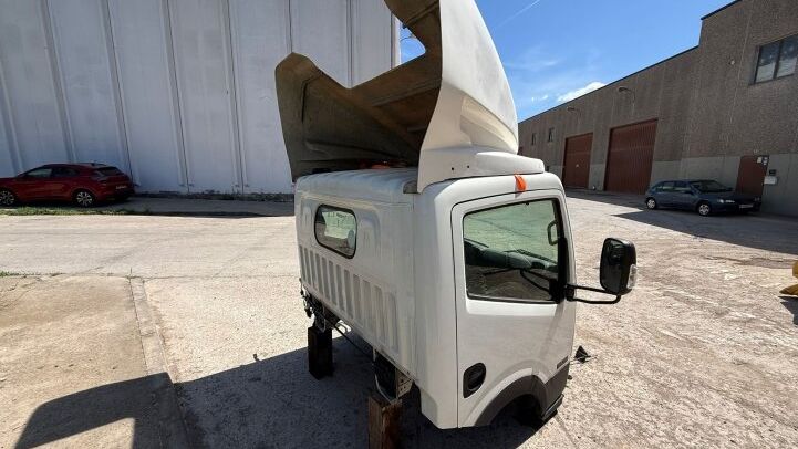 - CAB NISSAN CABSTAR NT400