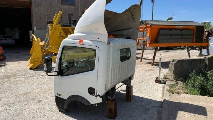 - CAB NISSAN CABSTAR NT400