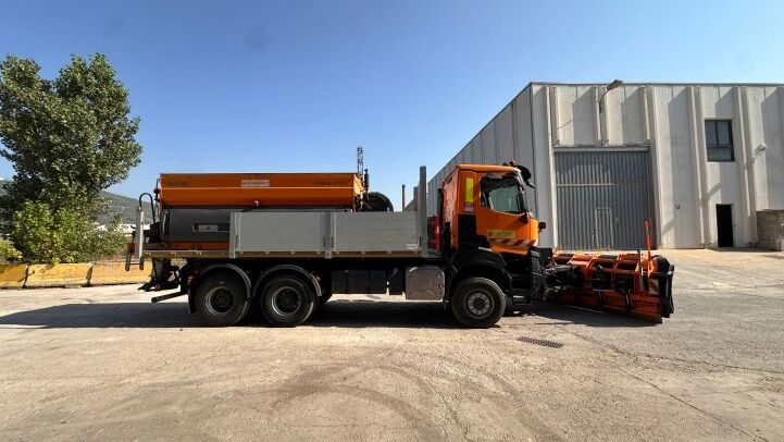 RENAULT K460 6X6 ***SNOW PLOW WITH SALT SPREADER***