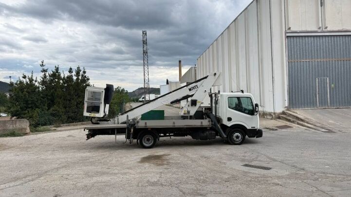 NISSAN  CABSTAR NT400 CESTA ELEVADORA 