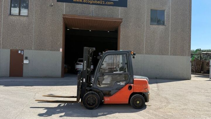 TOYOTA  02-8FDF30