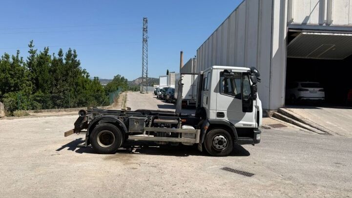 IVECO  EUROCARGO 100E22 **HOOKLIFT CONTAINER TRUCK**