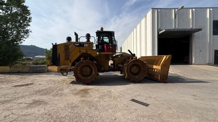 CATERPILLAR  826K **WASTE COMPACTOR**