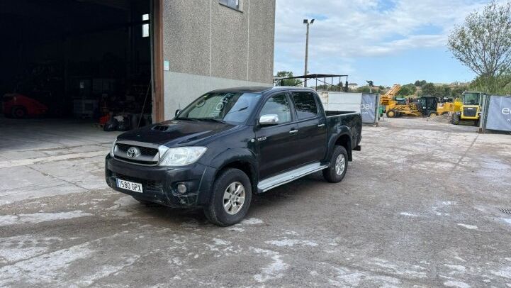 TOYOTA  HILUX