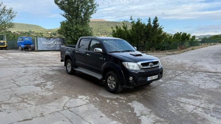 TOYOTA  HILUX