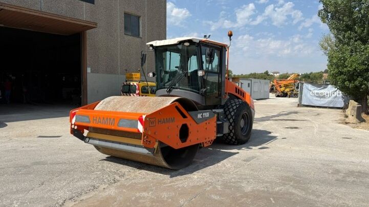 HAMM  HC110i **IMPECCABLE-LIKE NEW**