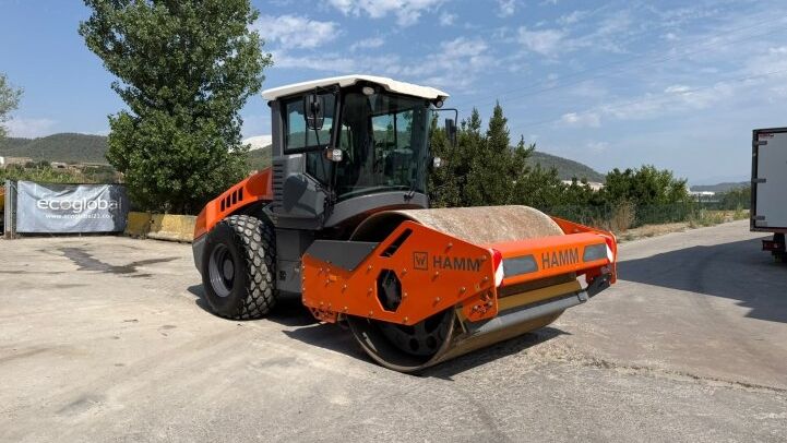 HAMM  HC110i **IMPECCABLE-LIKE NEW**