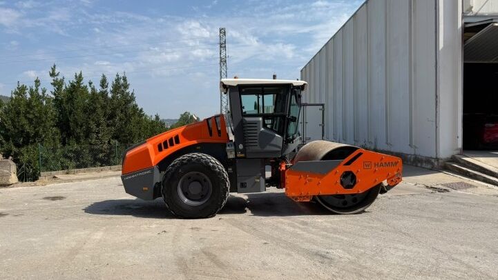 HAMM  HC110i **IMPECCABLE-LIKE NEW**