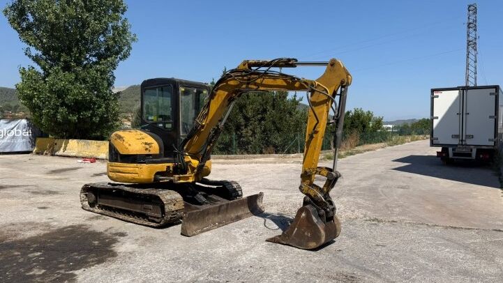 CATERPILLAR  304 **MINI EXCAVATOR**