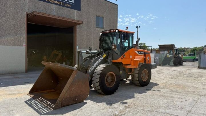 DOOSAN DL200-5 **WHEEL LOADER**