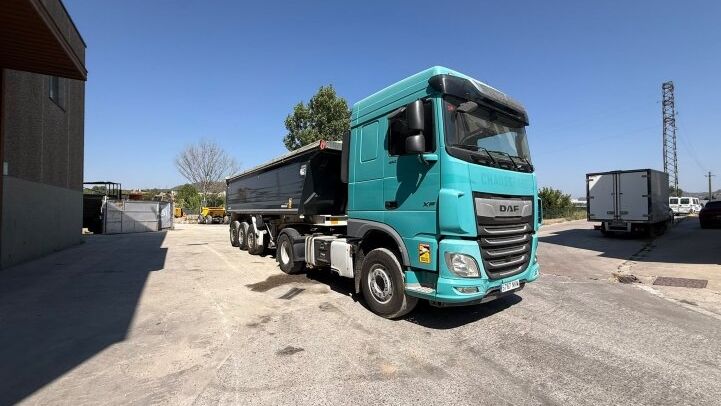 - DAF TRACTOR UNIT AND BENALU SEMI-TRAILER SET