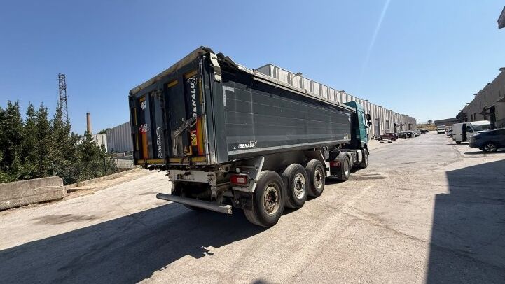 - DAF TRACTOR UNIT AND BENALU SEMI-TRAILER SET