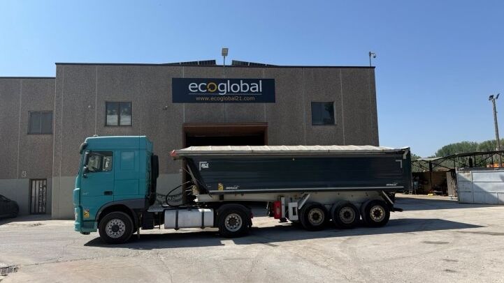 - DAF TRACTOR UNIT AND BENALU SEMI-TRAILER SET