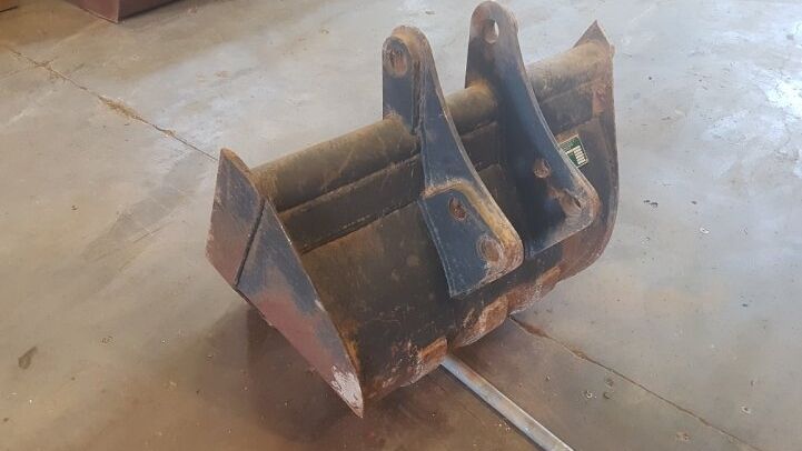 - DITCH BUCKET FOR NEW HOLLAND MIXED