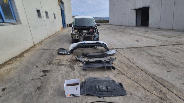 FORD  TRANSIT COURIER