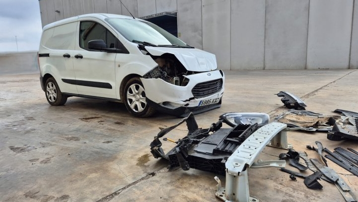FORD  TRANSIT COURIER