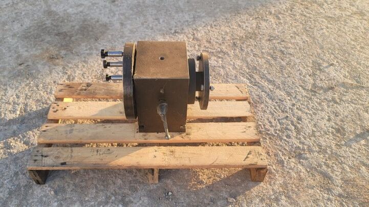 - TURNTABLE FOR LATHE