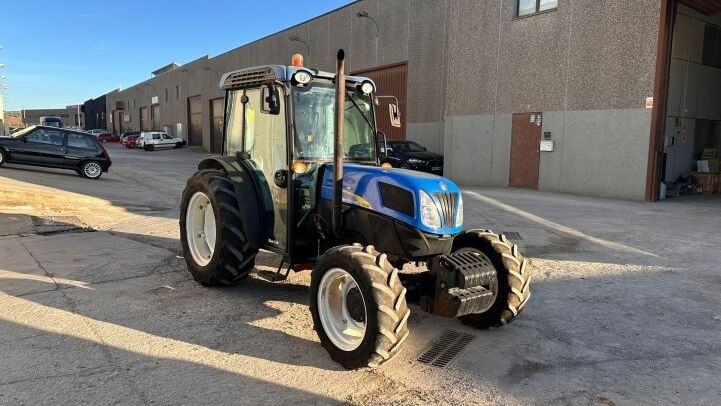 NEW HOLLAND T4030F***TRACTEUR FRUIT***