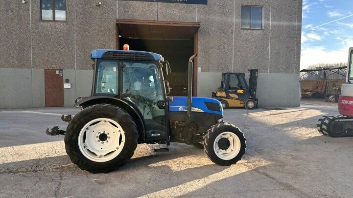 NEW HOLLAND T4030F***TRACTOR FRUITER***