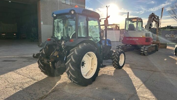 NEW HOLLAND T4030F***TRACTOR FRUITER***