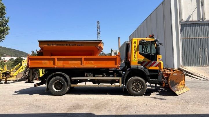 IVECO  TRAKKER 4X4 ***QUITANIEVES AMB SALER***