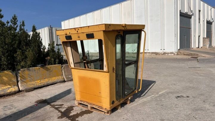 - CABINE DE NIVELEUSE CATERPILLAR