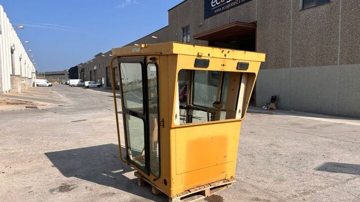 - CABINA PER A NIVELLADOR CATERPILLAR