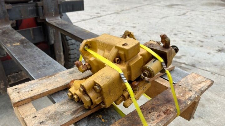 - CATERPILLAR HYDRAULISCHE NIVELLIERUNGSPUMPE