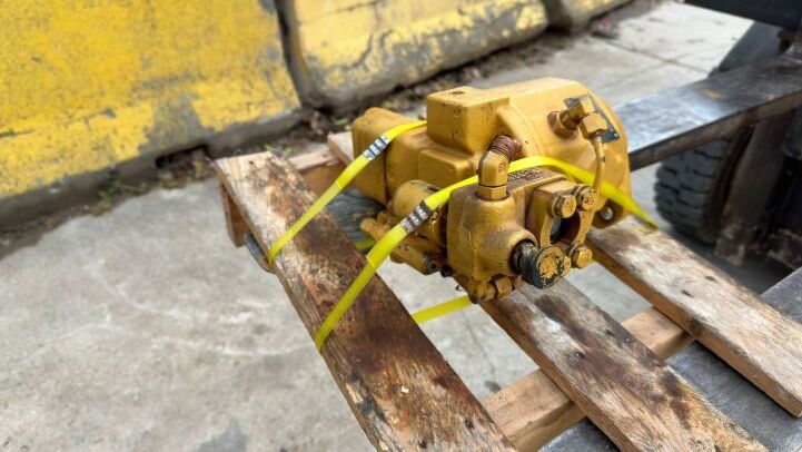 - CATERPILLAR HYDRAULISCHE NIVELLIERUNGSPUMPE