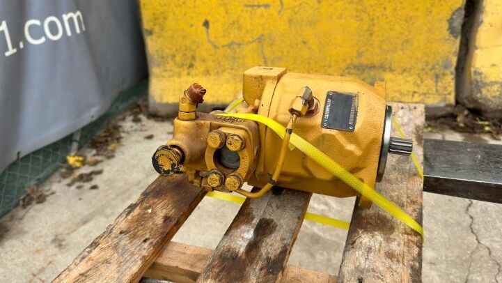 - CATERPILLAR HYDRAULIC LEVELING PUMP