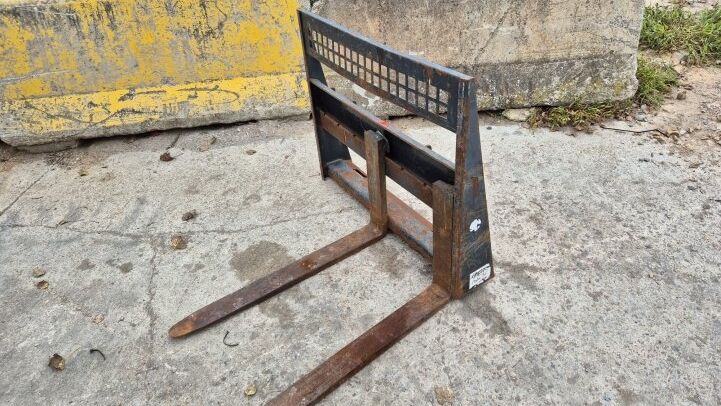 - PALLET RACKS FOR SKID STEER LOADERS